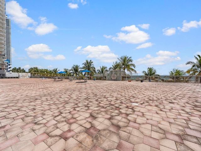 6039 Collins Ave Unit 1015, Miami Beach, FL 33140 - surrounding community featuring fence