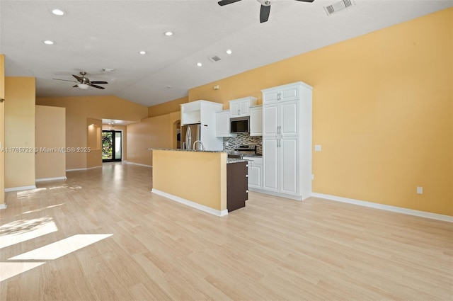 kitchen with stainless steel appliances, a ceiling fan, open floor plan, and visible vents