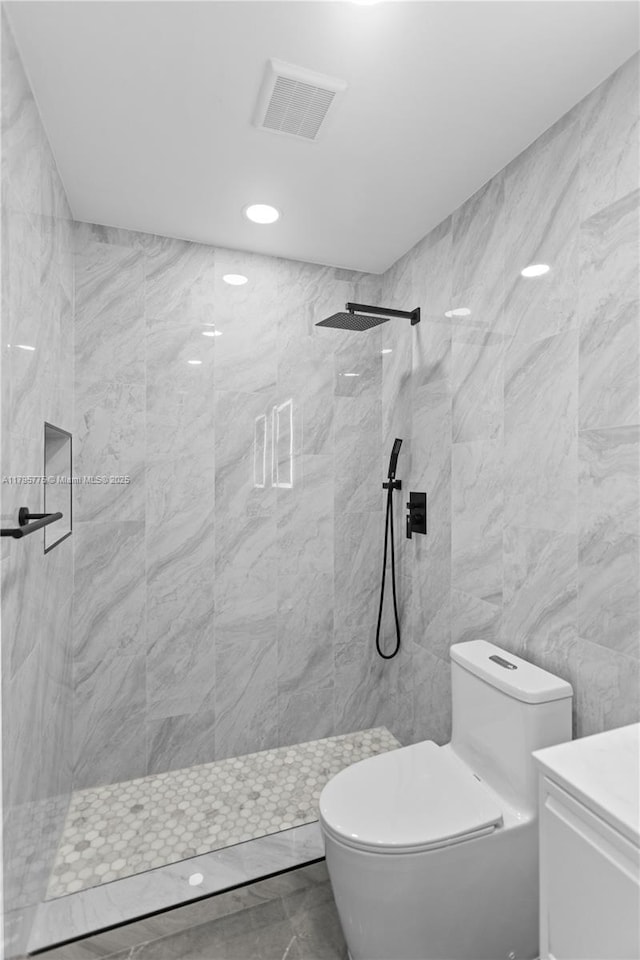 full bathroom featuring visible vents, tile walls, toilet, recessed lighting, and tiled shower