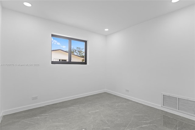 empty room featuring visible vents, recessed lighting, and baseboards
