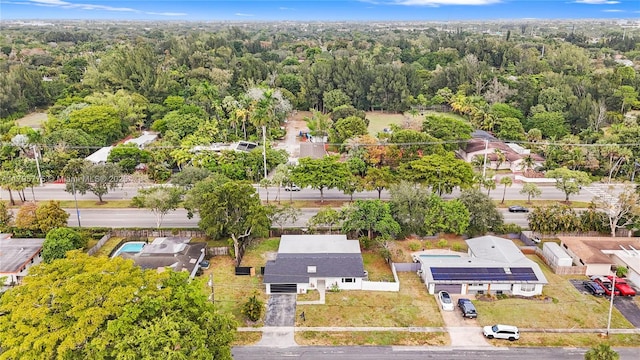bird's eye view featuring a residential view and a wooded view