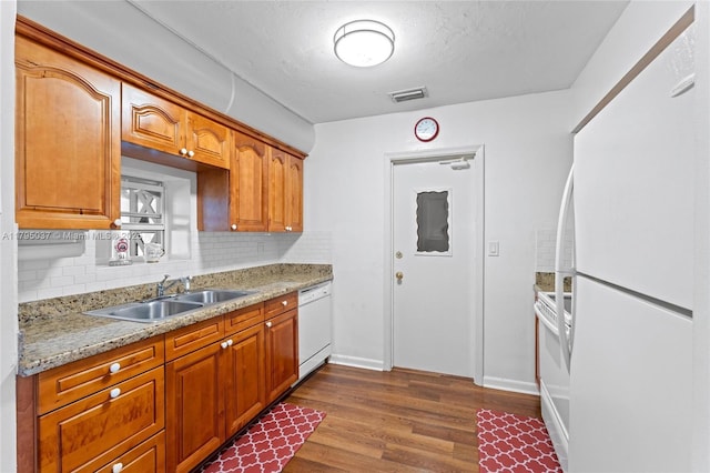 5803 NW 84th Ave, Tamarac, FL 33321 - kitchen with a sink, decorative backsplash, white appliances, and visible vents
