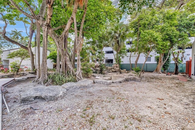 1901 NW S River Dr Unit 14-B, Miami, FL 33125 - view of yard