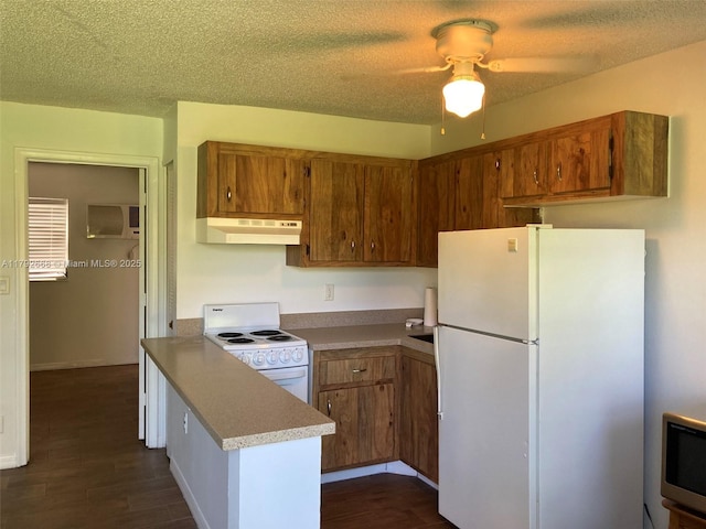 kitchen featuring white appliances, under cabinet range hood, dark wood-style floors, ceiling fan, and a textured ceiling