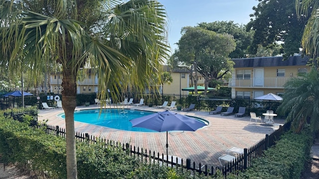 5156 NE 6th Ave Unit 205, Oakland Park, FL 33334 - community pool with fence and a patio