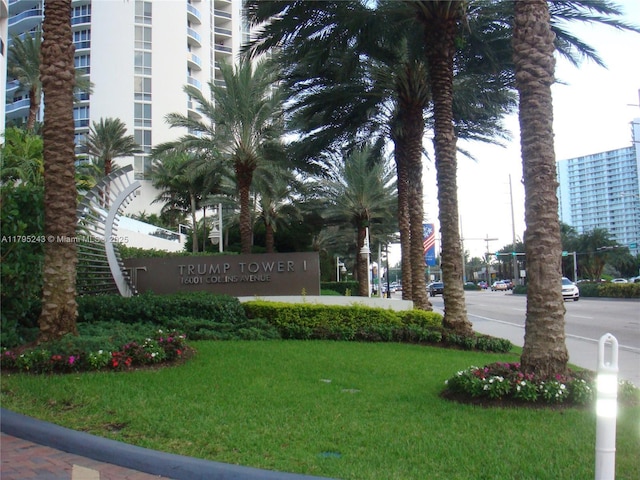 community sign featuring a yard