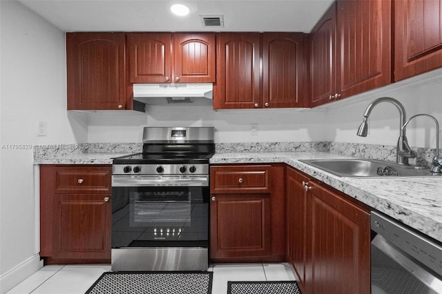 kitchen with visible vents, appliances with stainless steel finishes, a sink, light countertops, and under cabinet range hood
