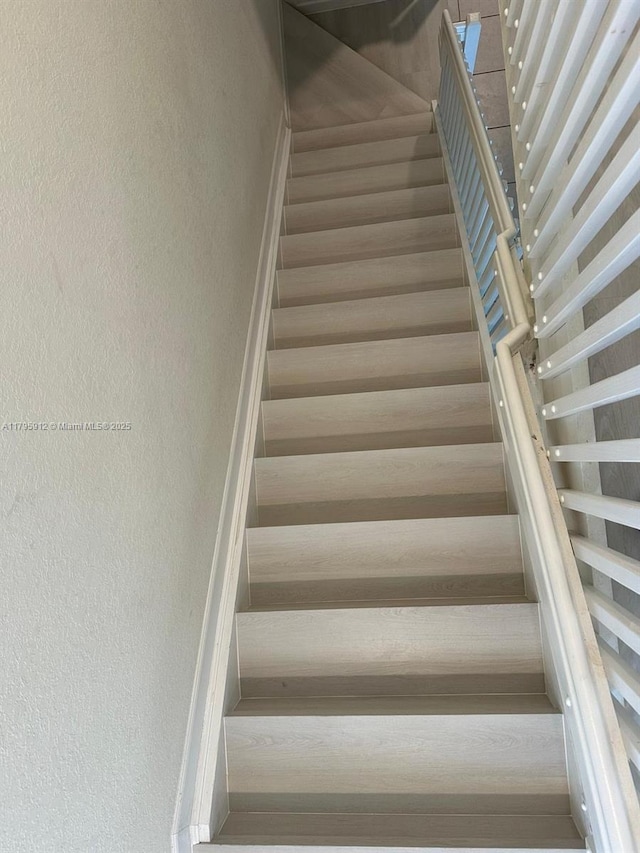 3413 W 113th St, Hialeah, FL 33018 - view of stairway