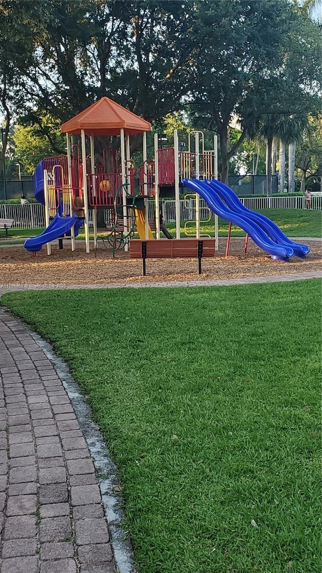 7310 NW 17th Ct, Pembroke Pines, FL 33024 - view of communal playground