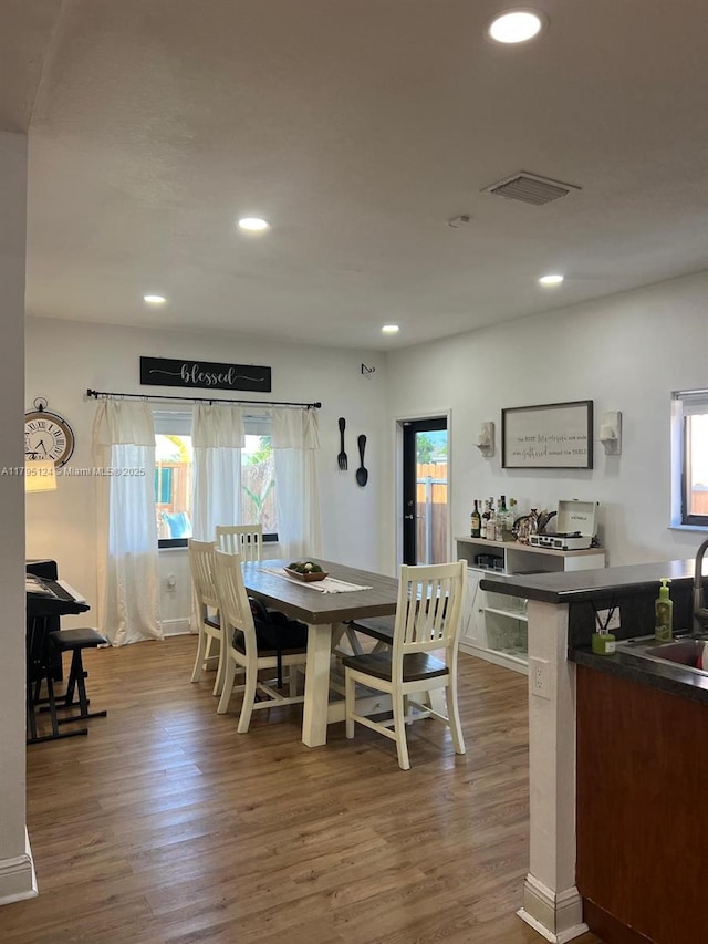dining area featuring baseboards, recessed lighting, wood finished floors, and visible vents