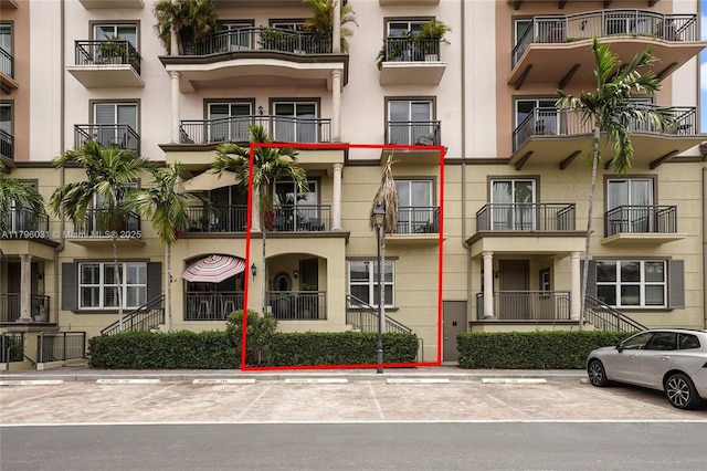 view of apartment building / complex with uncovered parking