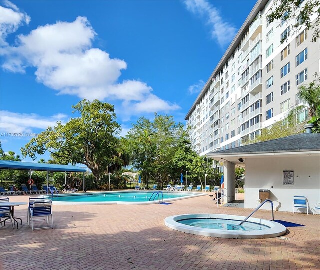4001 Hillcrest Dr Unit 602-4, Hollywood, FL 33021 - community pool with a community hot tub and a patio