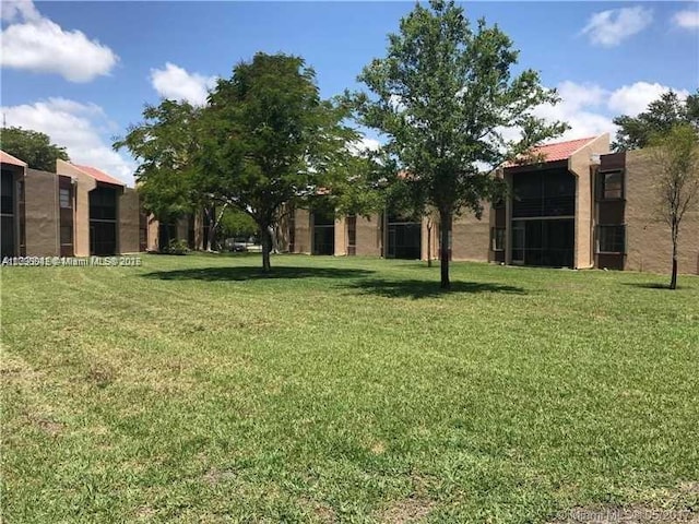 20841 San Simeon Way Unit 104, Miami, FL 33179 - view of grassy yard