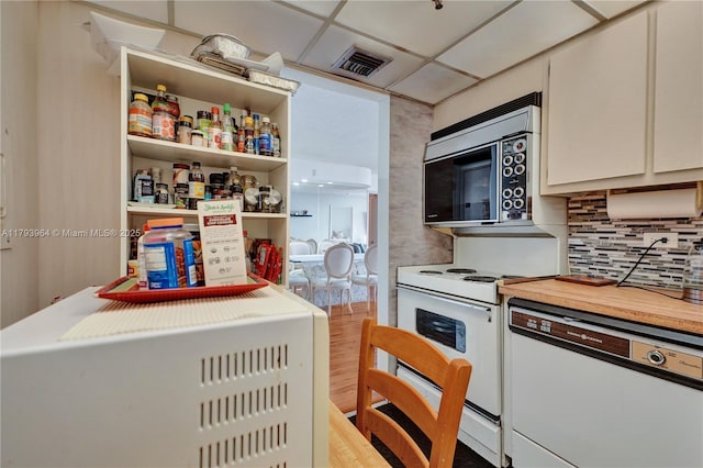 20505 E Country Club Dr Unit 732, Aventura, FL 33180 - kitchen with white appliances, backsplash, and light wood finished floors