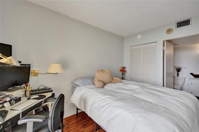 20505 E Country Club Dr Unit 732, Aventura, FL 33180 - bedroom with wood finished floors, a closet, a desk, and a textured ceiling