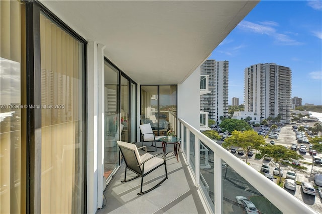 20505 E Country Club Dr Unit 732, Aventura, FL 33180 - balcony featuring a skyline view