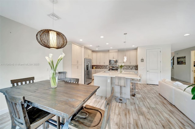 dining area featuring visible vents, recessed lighting, light wood-style flooring, and baseboards