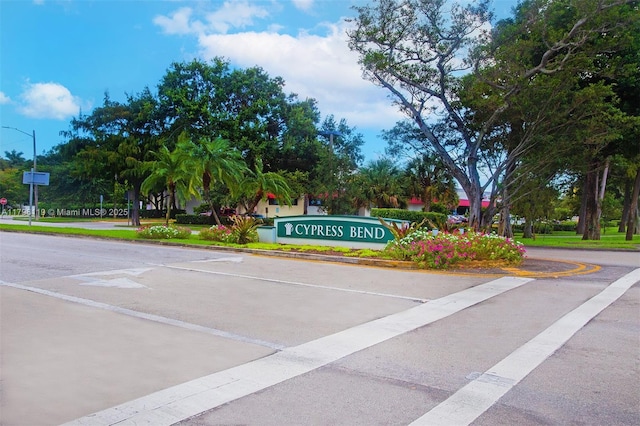 view of community / neighborhood sign