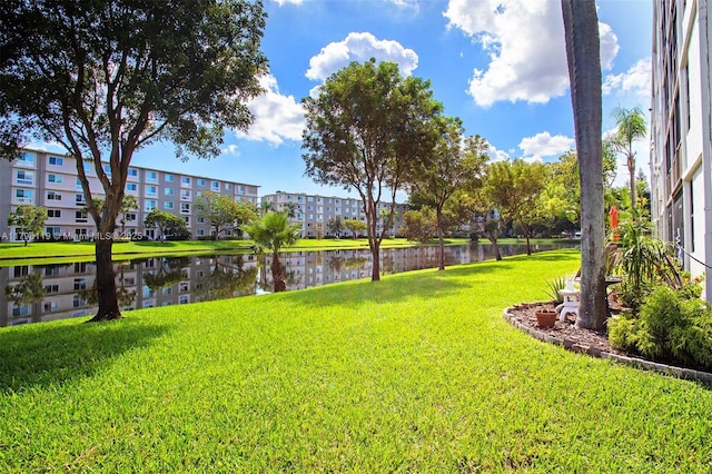 view of yard featuring a water view