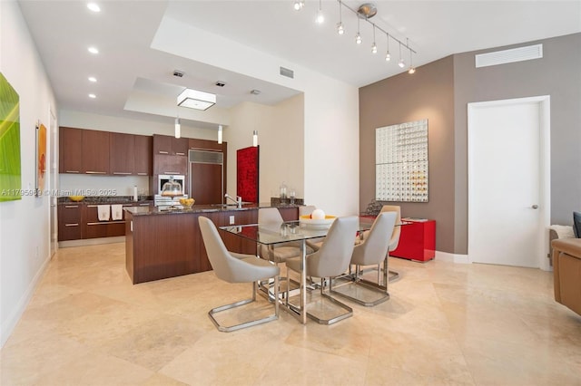 dining room featuring visible vents, recessed lighting, and baseboards
