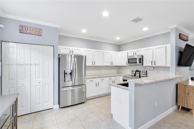 kitchen featuring decorative backsplash, appliances with stainless steel finishes, white cabinets, a peninsula, and ornamental molding