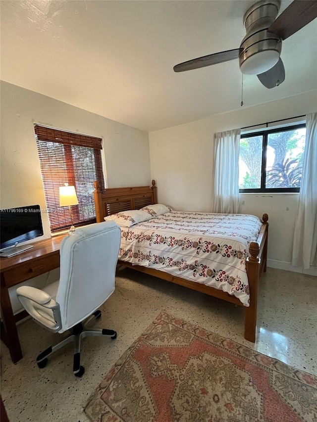 bedroom with ceiling fan