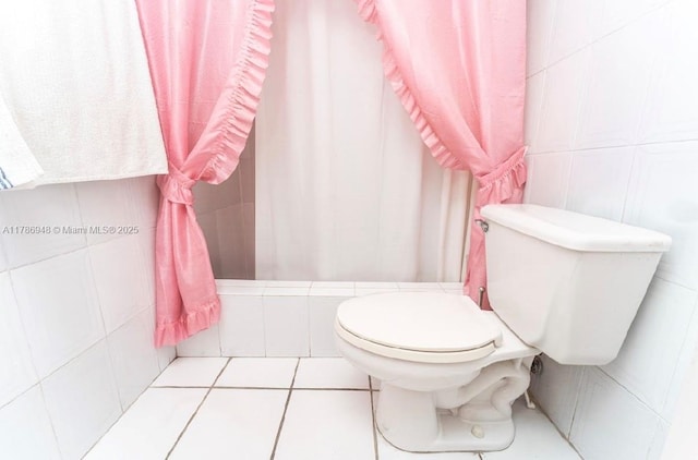 full bath with tile walls, tile patterned flooring, toilet, and a shower with shower curtain