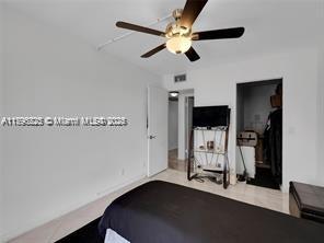bedroom with ceiling fan