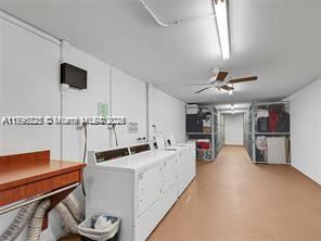 common laundry area featuring independent washer and dryer and ceiling fan