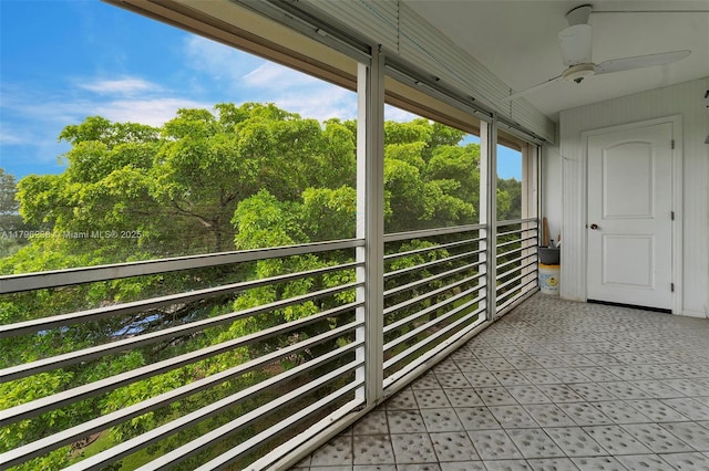balcony with a ceiling fan