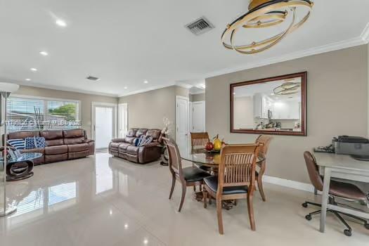 dining room with visible vents, ornamental molding, baseboards, and recessed lighting