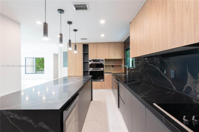 kitchen featuring a sink, marble finish floor, stainless steel appliances, a spacious island, and modern cabinets