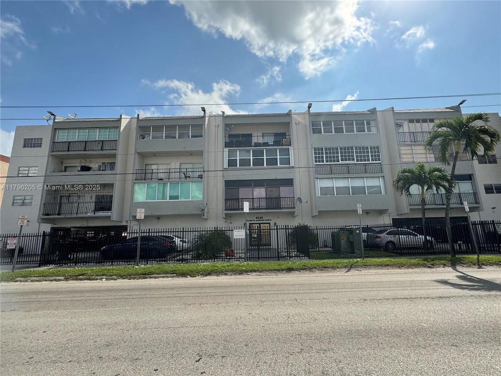 6125 W 20th Ave Unit 306, Hialeah, FL 33012 - view of property with a fenced front yard
