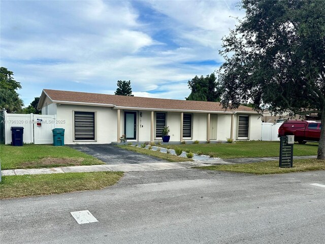 18133 SW 93rd Ave, Palmetto Bay, FL 33157 - ranch-style house with stucco siding, driveway, a front yard, and fence