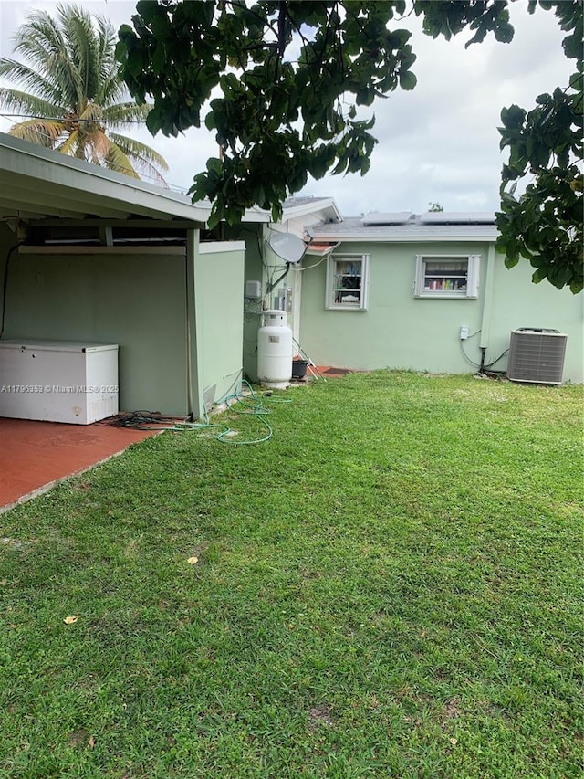 17200 N Miami Ave, Miami, FL 33169 - view of yard featuring central air condition unit