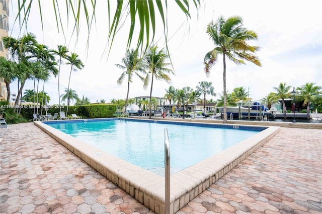 2350 NE 135th St Unit 510, North Miami, FL 33181 - view of community pool