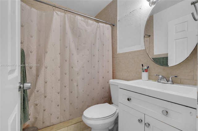 5061 W 12th Ln Unit E-10, Hialeah, FL 33012 - bathroom featuring vanity, curtained shower, toilet, tile walls, and tasteful backsplash
