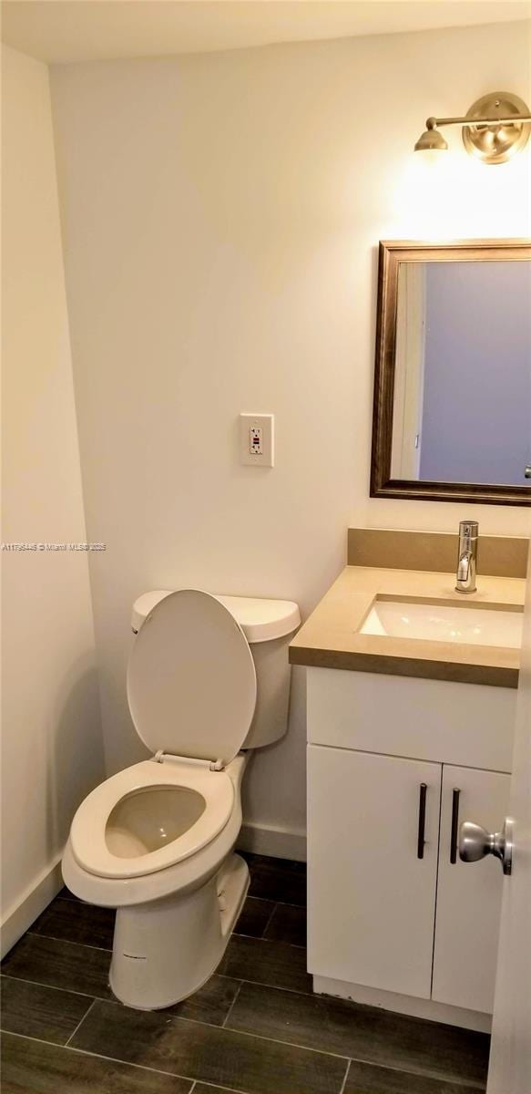 15205 NE 6th Ave Unit D204, Miami, FL 33162 - half bath featuring vanity, toilet, wood tiled floor, and baseboards