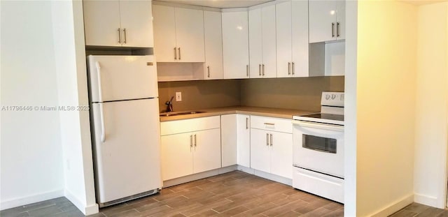 15205 NE 6th Ave Unit D204, Miami, FL 33162 - kitchen with wood finished floors, baseboards, a sink, and white appliances