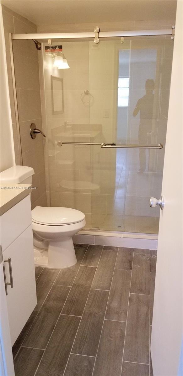 15205 NE 6th Ave Unit D204, Miami, FL 33162 - full bath featuring vanity, toilet, wood tiled floor, and a stall shower