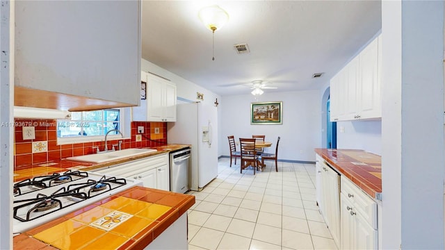 18231 SW 90th Ct, Palmetto Bay, FL 33157 - kitchen with a sink, stainless steel dishwasher, visible vents, ceiling fan, and tasteful backsplash