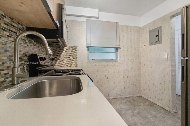 716 Michigan Ave Unit 204, Miami Beach, FL 33139 - view of parking deck