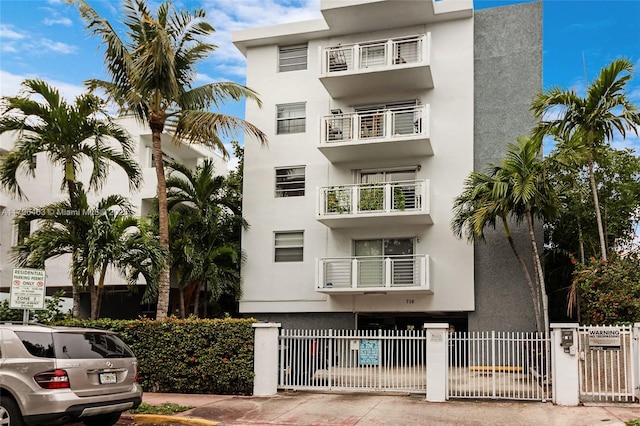 716 Michigan Ave Unit 204, Miami Beach, FL 33139 - view of building exterior with fence private yard