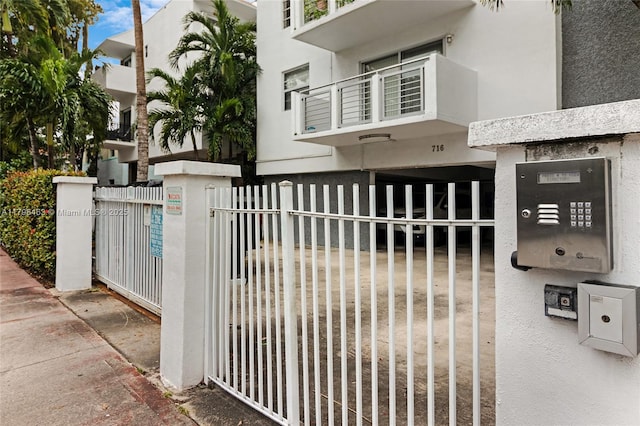 716 Michigan Ave Unit 204, Miami Beach, FL 33139 - gate with fence