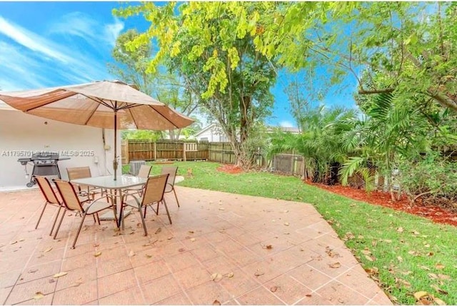 view of patio / terrace featuring a fenced backyard and outdoor dining space