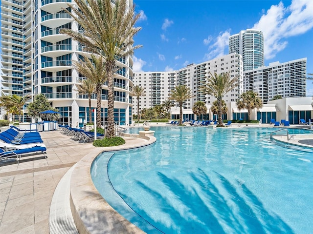 3101 S Ocean Dr Unit 2905, Hollywood, FL 33019 - view of community pool