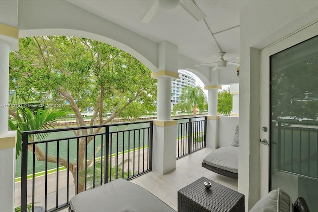 balcony featuring ceiling fan
