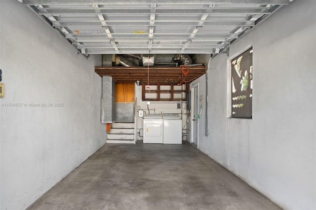 garage featuring washing machine and clothes dryer