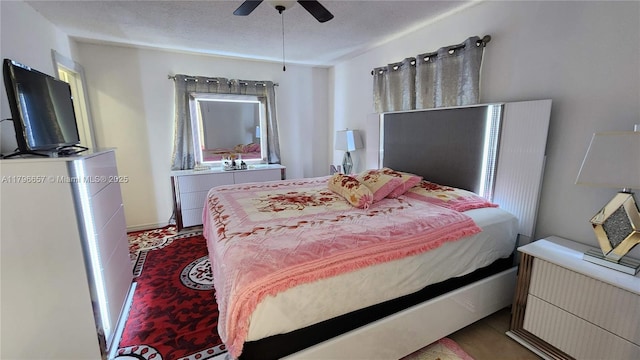 bedroom with ceiling fan