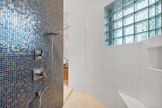 bathroom featuring tiled shower